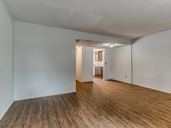 Building Photo - 818 Greenvale Rd