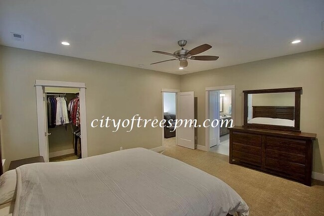 Building Photo - Harris Crossing at Harris Ranch.