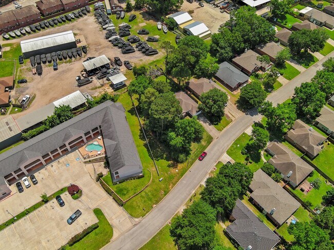 Building Photo - 213 Mesa View