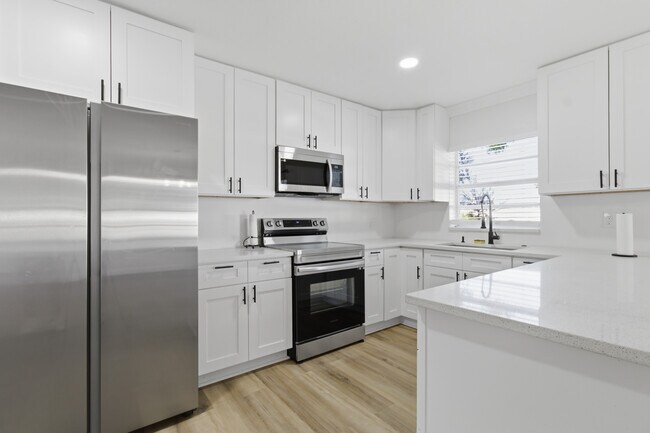 Building Photo - 4420 W Carmen St