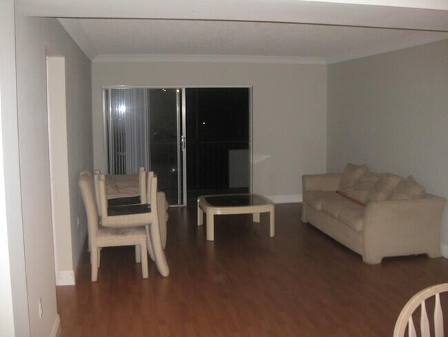 Building Photo - 711 N Pine Island Rd