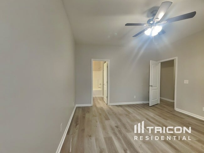 Building Photo - 4006 New London Ct