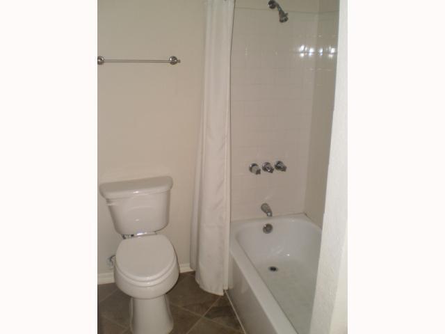 Building Photo - 1166 Ridgeway Dr