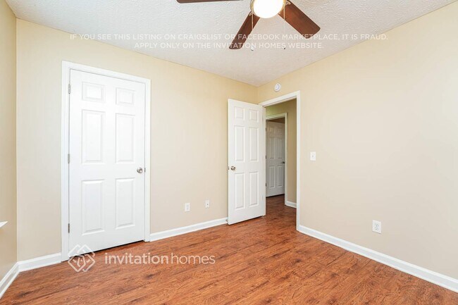 Building Photo - 6827 Summit View Dr