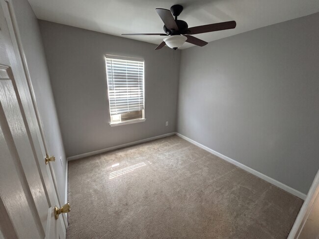 Building Photo - 112 Stull Ct