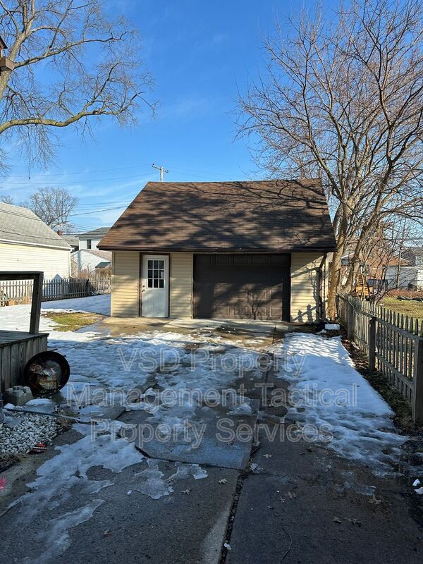 Building Photo - 781 E 236th St