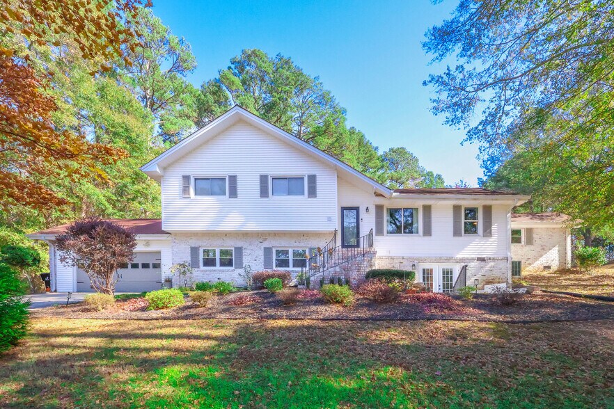 Building Photo - 225 Willow Lake Ln