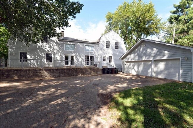Building Photo - 8940 Ladue Rd
