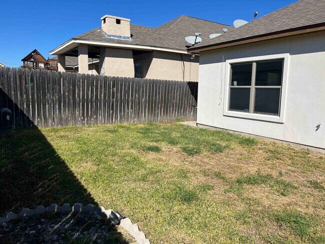 Building Photo - 324 Silverleaf Oak