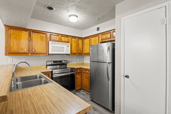 Building Photo - 9707 Pine Pass Dr