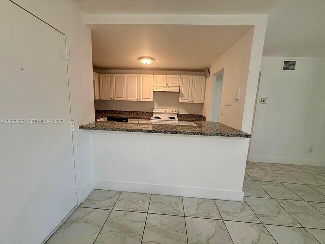 Building Photo - 10393 N Kendall Dr