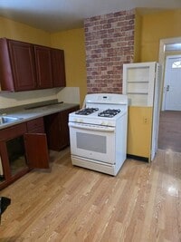 Building Photo - 8 Bunn St