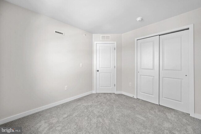 Building Photo - 258 Talucci Dr