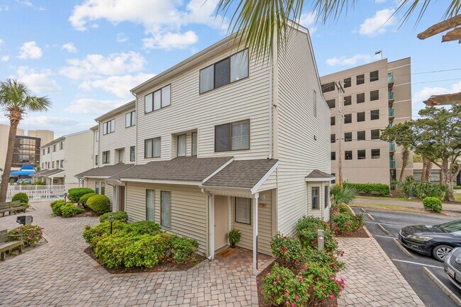 Building Photo - All Inclusive Seasonal Rental Available October 1st, 2025-March 31st 2026!