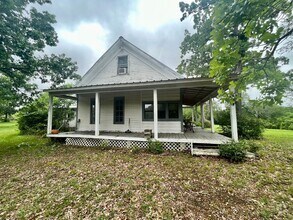 Building Photo - Beautiful 3/2 Farmhouse on Acreage with Ho...