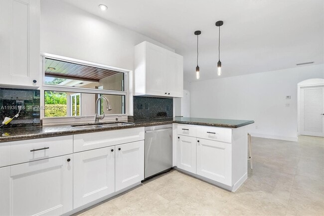 Building Photo - 7421 SW 145th Terrace