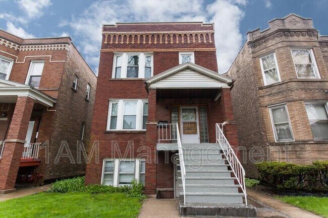 Building Photo - 3228 N Lawndale Ave