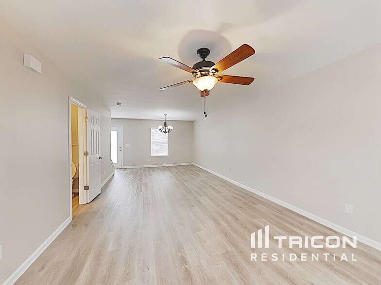 Building Photo - 137 Chatham Trace