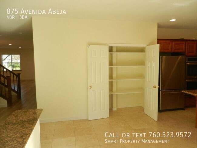 Building Photo - 875 Avenida Abeja