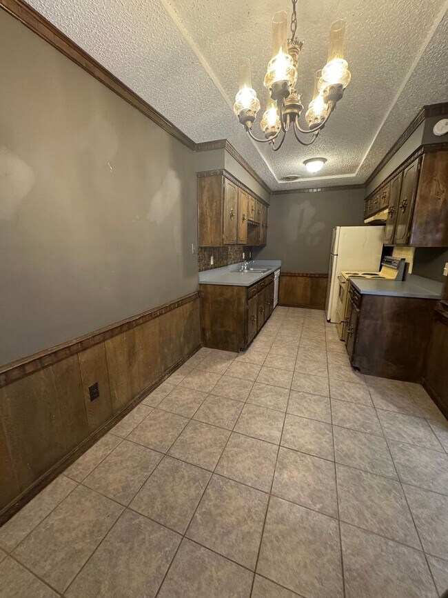 Building Photo - Great Duplex in Medical District 2 Bedroom 1 Bath Washer and Dryer Hook Ups