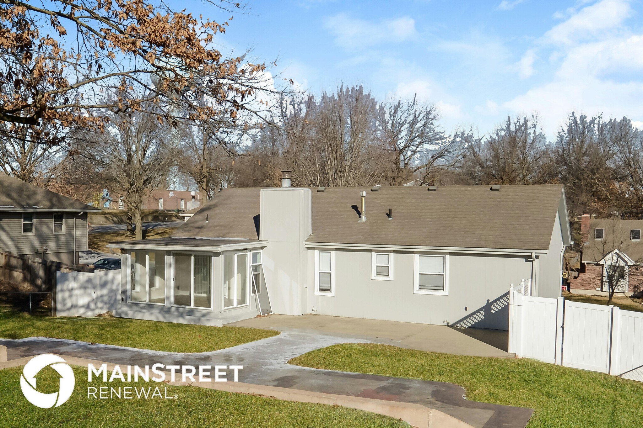 Building Photo - 708 SE Shamrock Ln