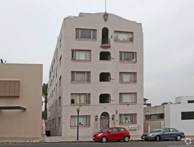 Building Photo - 2125 5th Ave