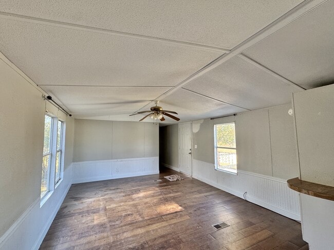 Building Photo - 610 Old Slag Rd