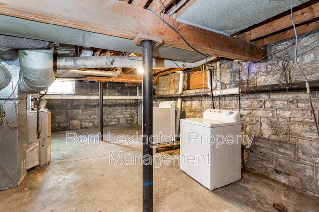 Building Photo - 123 Barberry Ln