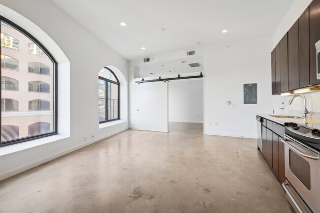 Building Photo - 507 Sabine St