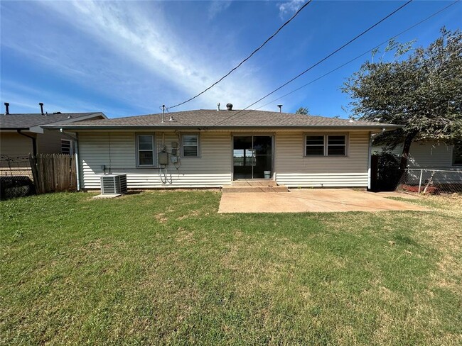 Building Photo - 3208 N Warren Ave