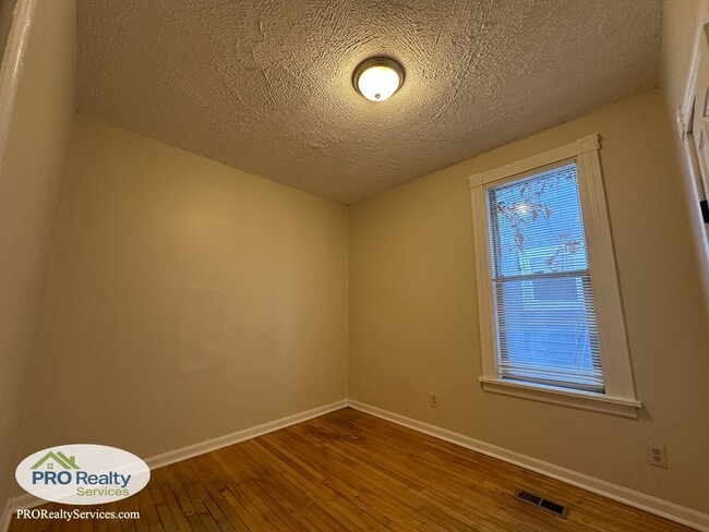 Building Photo - 2208 NE 2nd St