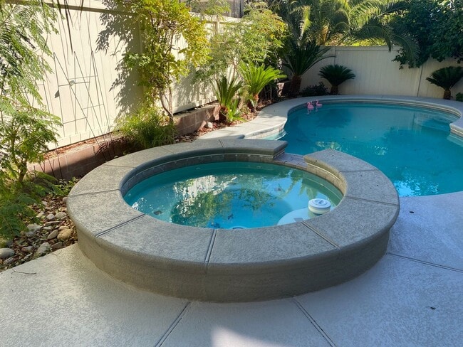 Building Photo - NW!!! 4 bedrooms!!! Pool and Spa!!! All ti...