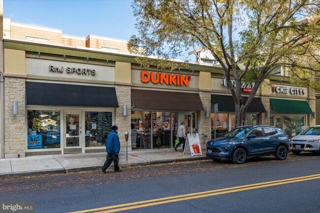 Building Photo - 4915 Hampden Ln