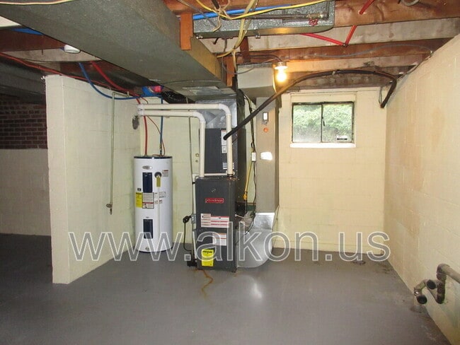 Building Photo - 4205 Coleridge St