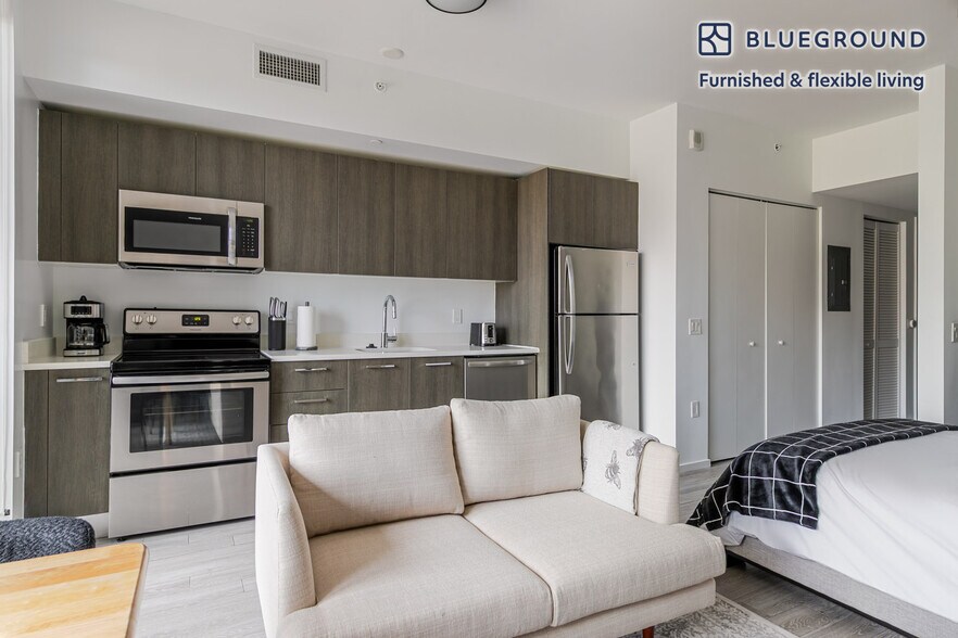 Building Photo - 230 NE 4th St