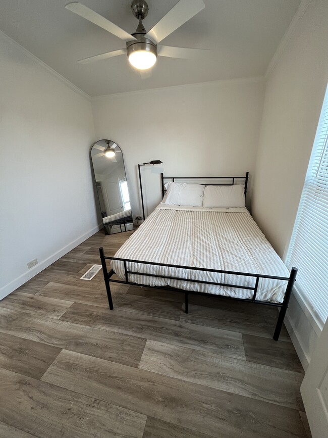 Building Photo - 4313-4312 Condesa Dr NW
