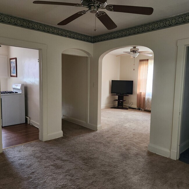 Building Photo - 6004 Edna Ave