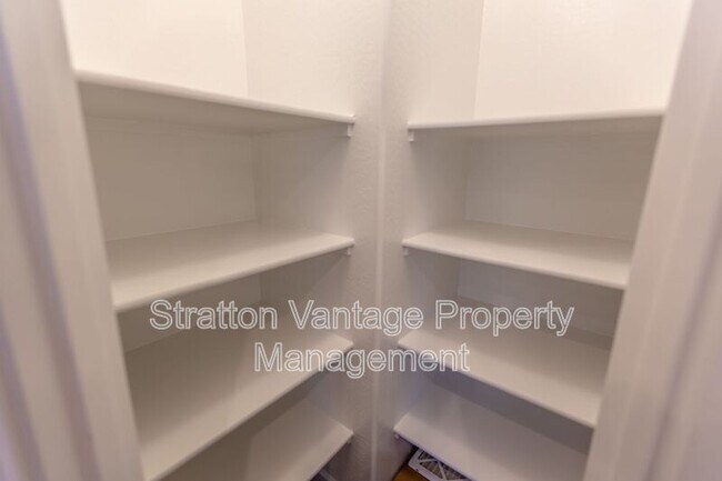 Building Photo - 240 W Juniper Ave