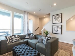 Building Photo - 3036 Charline