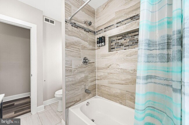 Building Photo - 930 N 30th St