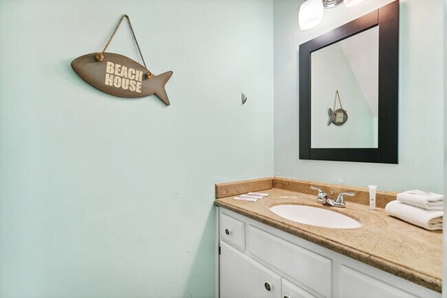 Building Photo - 17212 Front Beach Rd