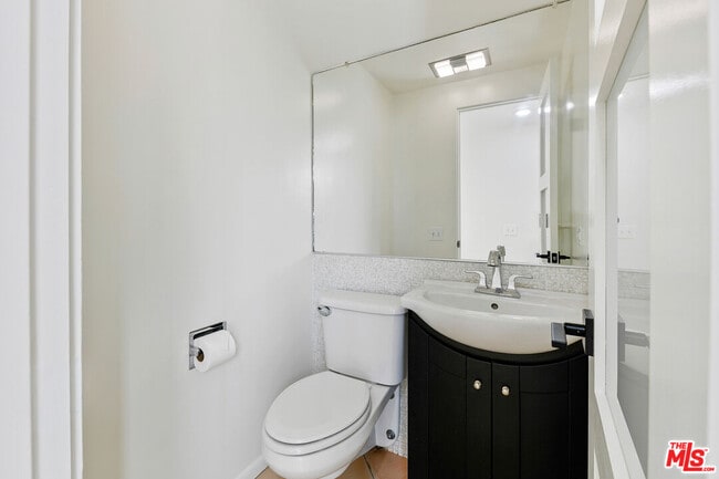 Building Photo - 1054 Enchanted Way