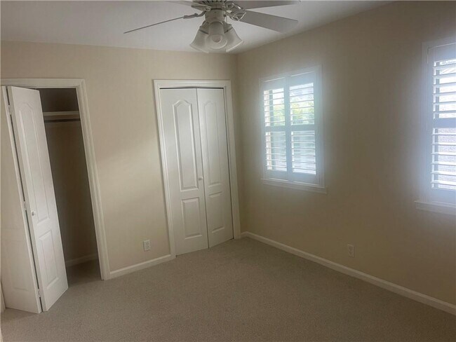 Building Photo - 104 Courtyard Villas Ln