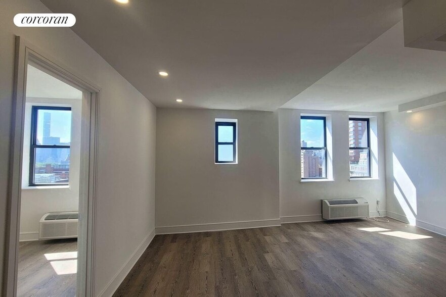 Building Photo - 45 W 81st St