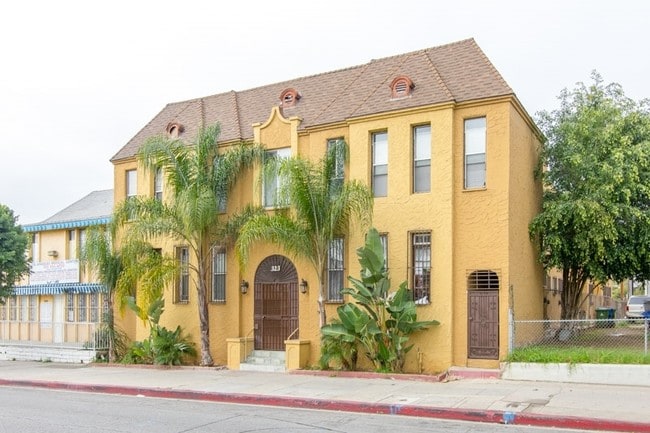 Building Photo - The Silver on Soto