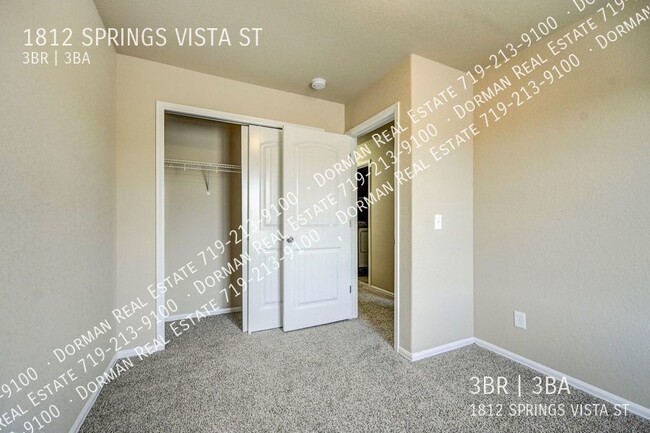 Building Photo - Beautiful 3 Bedroom Townhome Near I-25