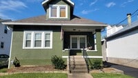 Building Photo - Renovated 3 Bedroom 3 Bathroom