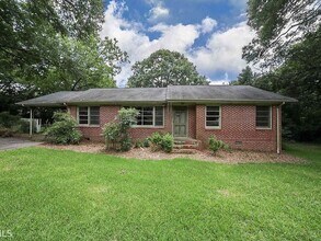 Building Photo - Charming 3BR/2BA Home with Fenced Yard Near UGA