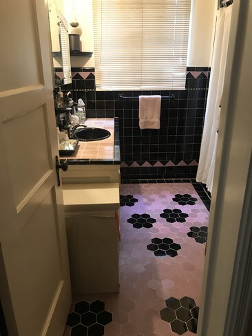 Bathroom - 611 S Burnside Ave