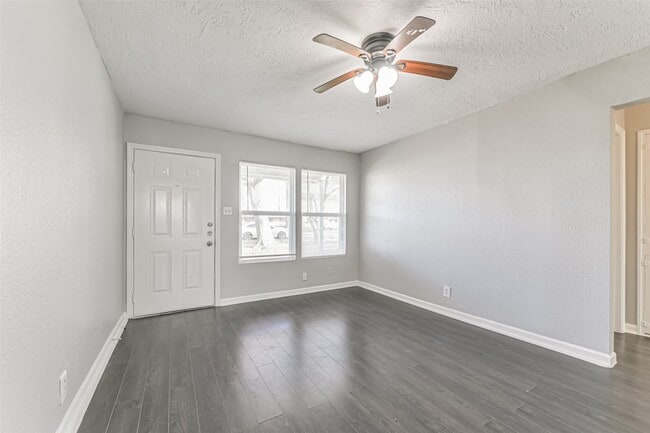 Building Photo - 510 S Utah St